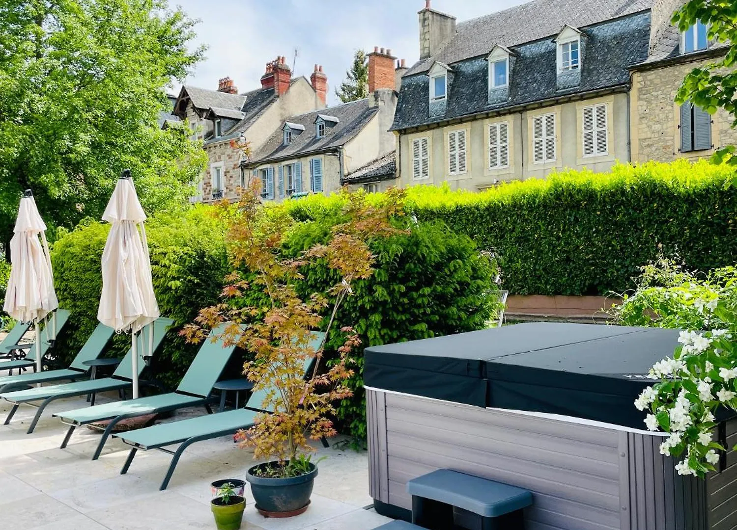 La Maison Au Toit Vert Espalion 0*,
